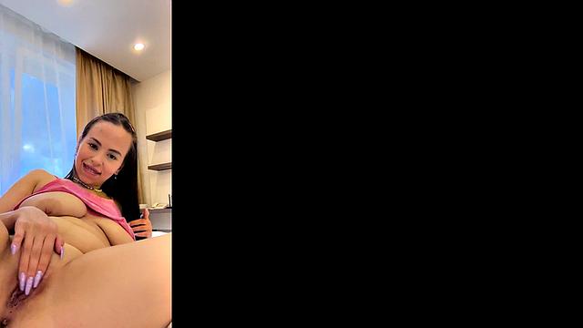 Teen masturbates in POV on her phone