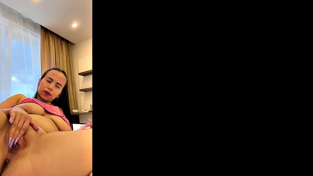 Teen masturbates in POV on her phone