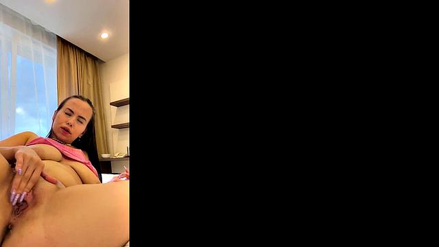Teen masturbates in POV on her phone