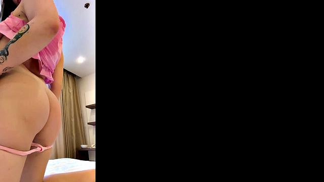 Teen masturbates in POV on her phone