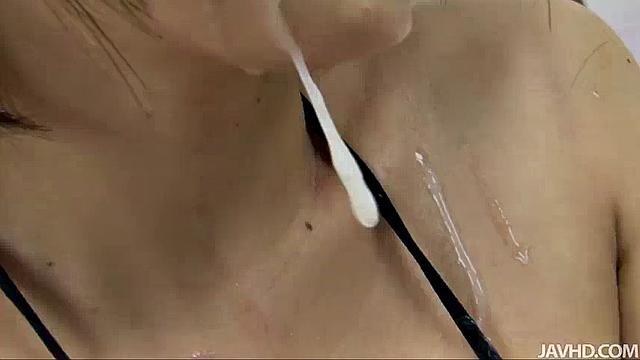 マイクロビキニにぶっ掛けて！白石優