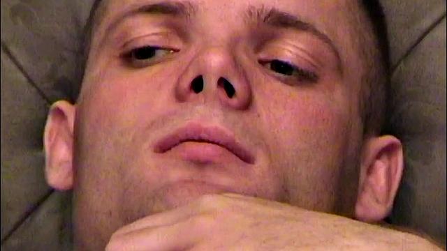 auntie bob с жадностью сосёт член jacoba и глотает сперму на камеру