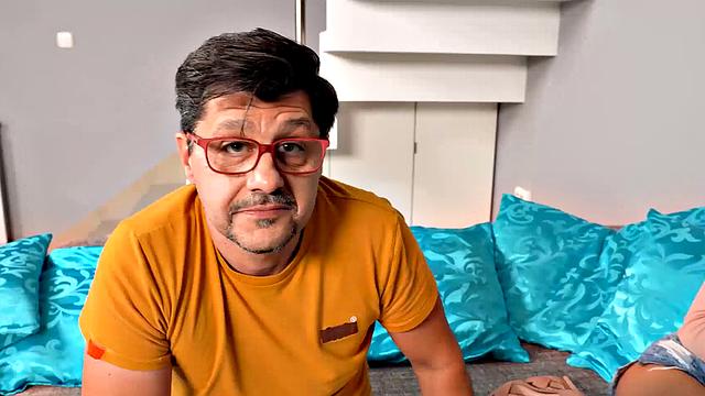 HUNT4K. Fat stack of cash motivates guy to sell GF's pussy to his friend