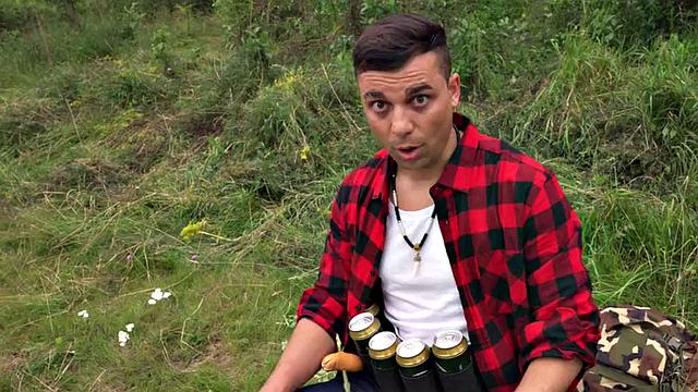 Эбони-бомба разносит палатку - могла бы и лес испугать