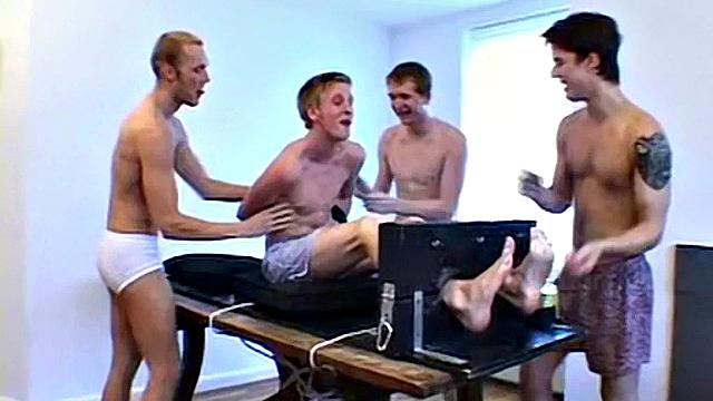 Ticklish Times 2 - продолжение щекотки
