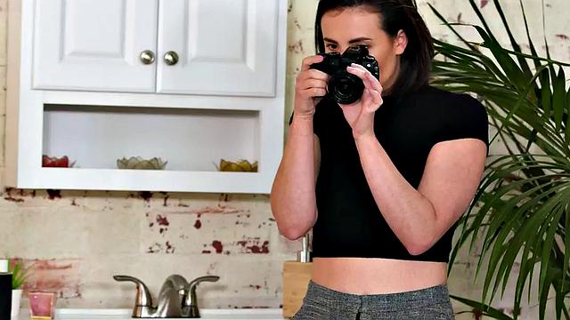 Massaging dykes lick wet pussies after fingering