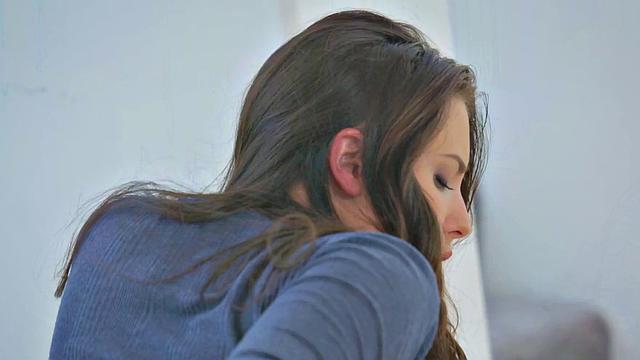 Experience New Experience with a Twist: Close-Up Doggy-Style Anal & Handjob in the Living Room