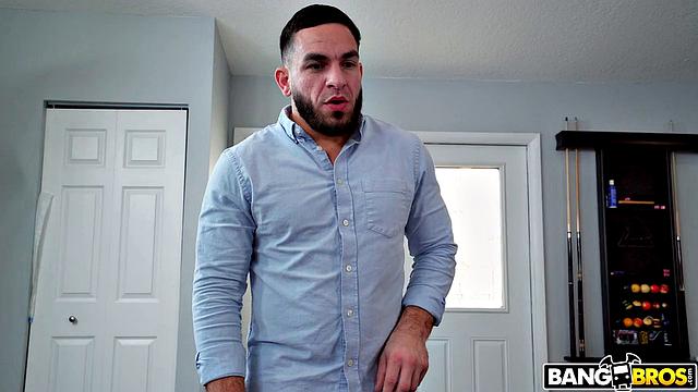 Kay Lovely приходит к Питеру Грину за помощью, но вместо урока получает страстный секс с глубоким минетом и кончей на лицо.