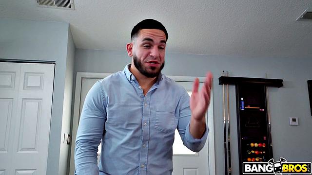 Kay Lovely приходит к Питеру Грину за помощью, но вместо урока получает страстный секс с глубоким минетом и кончей на лицо.