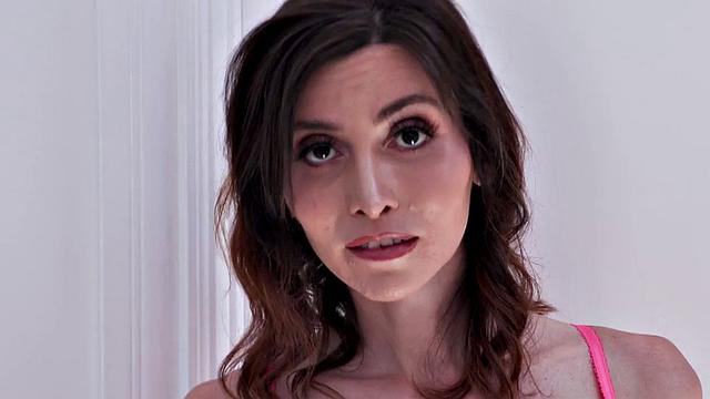 Ginger TS gets passionate blowjob from GF