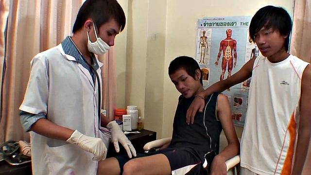 соблазнили по-гейски и отымели сразу - парень не пожалел