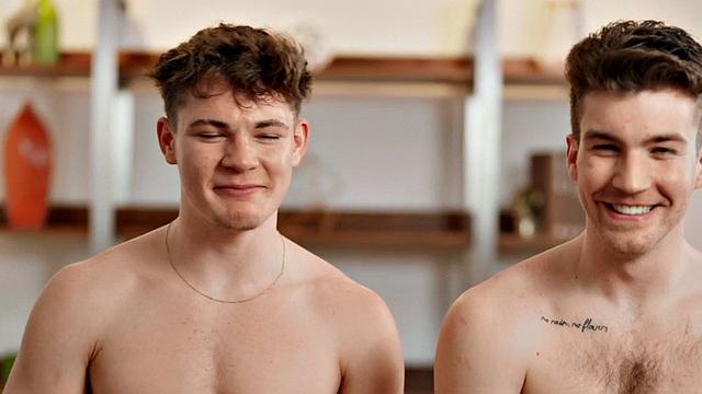 Cute assrimming and assfingering hunk