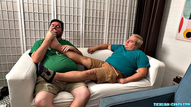 Nemo Helps Matt Chill Out - Nemo &amp;amp; Matt