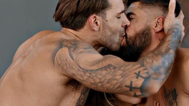 Busty bisex inked slut 3some cuntfucked while throating