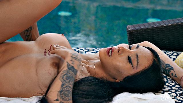 Maria Bella Makes A Big Splash
