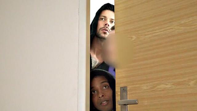 Сиськастая красотка в бусике: захотела приключений - получила фистинг и толпу