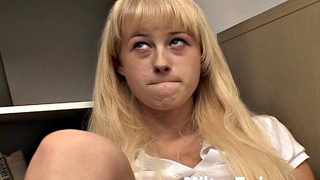 Milton Twin Fingering in Lesbian Threesome