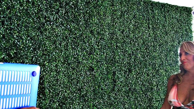 A big, black for Torri's debut