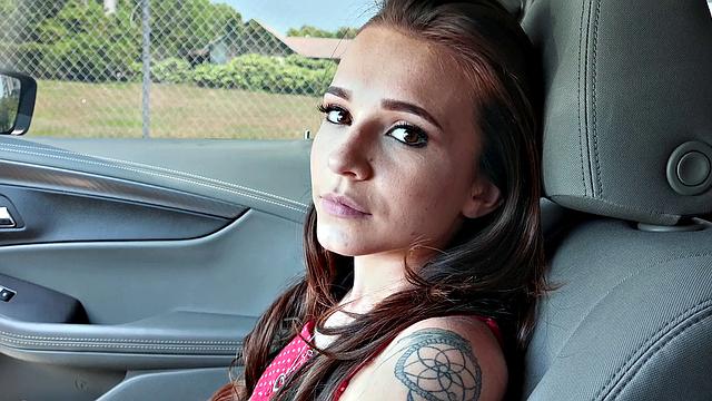 Харли Стоун трахается на улице и ловит кончу на маленькие сиськи