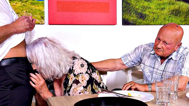 MATURE4K. Guy gives sexual pleasure to horny client in husbands presence