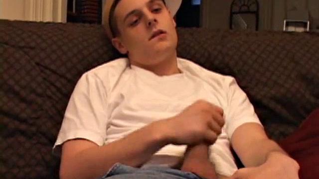 Gunner Raines jerks off