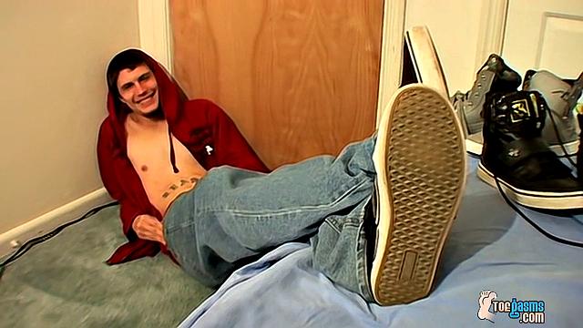 Bentley Gets His Feet Covered in Cum - Bentley