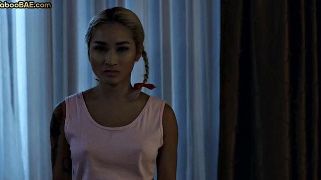 Ebony babe gets pussylicked by therapist