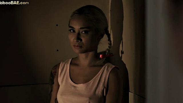 Ebony babe gets pussylicked by therapist