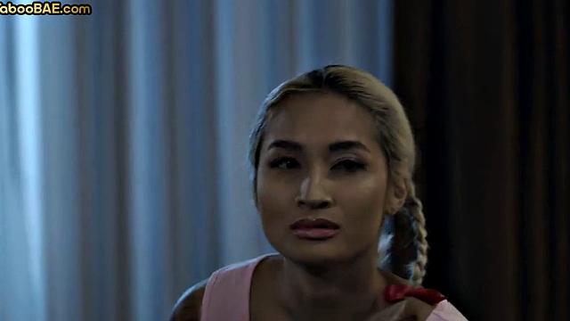 Ebony babe gets pussylicked by therapist