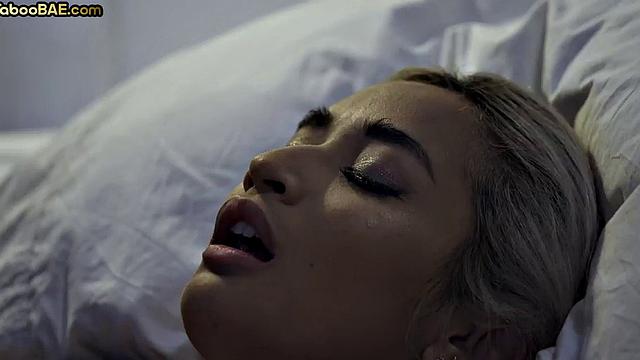 Ebony babe gets pussylicked by therapist