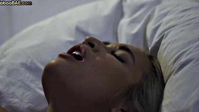 Ebony babe gets pussylicked by therapist