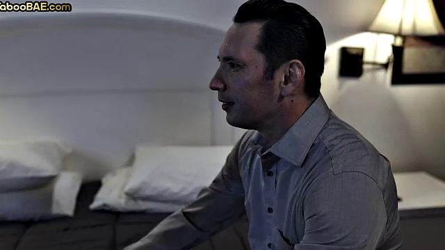 страстная ebony с аппетитной жопой кайфует от ласк языка терапевта