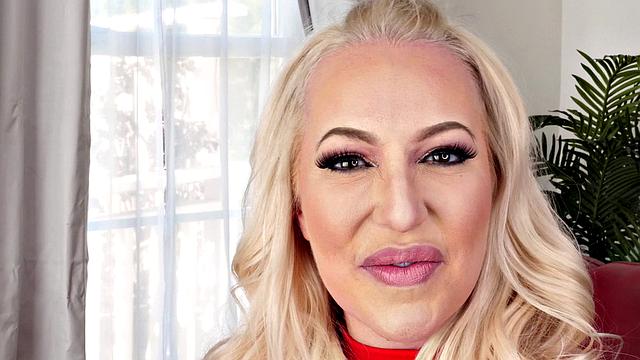 Stassi Rossi: Squirting Bombshell