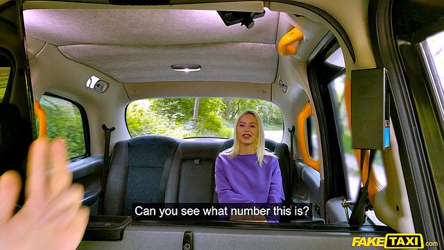 В такси бразильская блондинка Vivian Lola дает за проезд и получает жесткий трах от водителя.