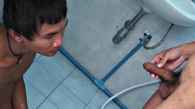 Asian 21yo lovers enjoy bareback sex after pissing
