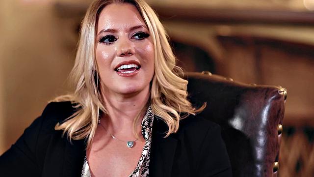 Sexy MILF drilled by nice dick in wet pussy