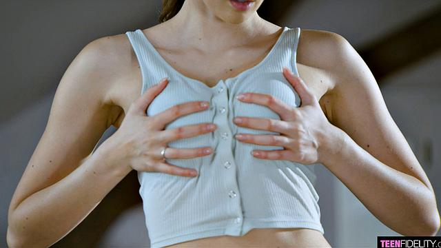 стейси раздевается и жестко ебется с ником