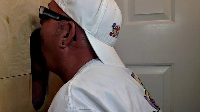 Gloryhole mature sucks hard rod before getting breeded