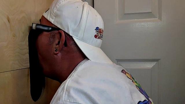 Gloryhole mature sucks hard rod before getting breeded