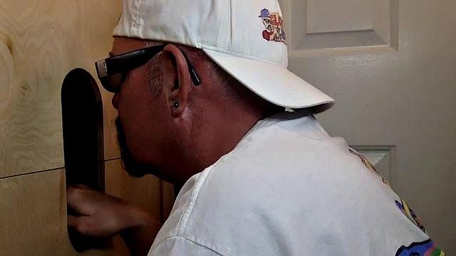 Gloryhole mature sucks hard rod before getting breeded