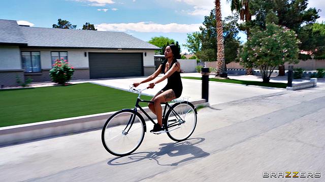 Cyclist Sweat Leads To Shower Sex