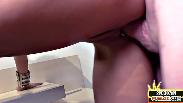 черноволосая стерва выебана жестко на страстном свидании