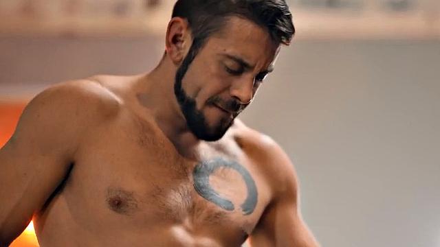 Stunning bisex babe facesitting and pussyrammed in 3way