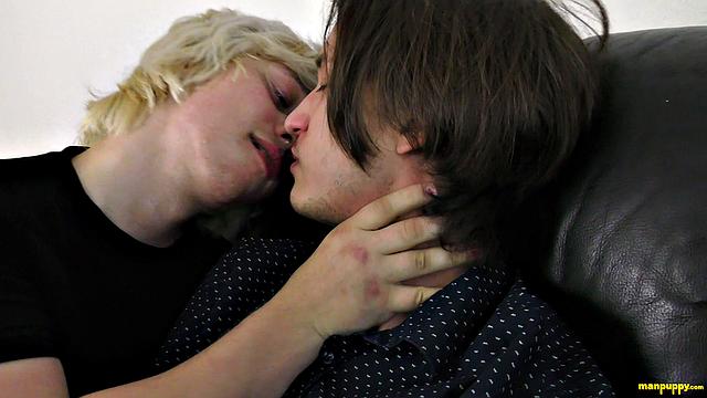 Passionate Gay Kisses 23 - Zeke Wolf, Elis Ataxxx