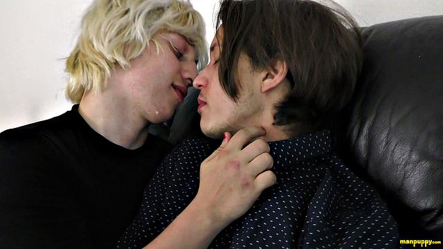Passionate Gay Kisses 23 - Zeke Wolf, Elis Ataxxx