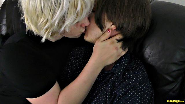 Passionate Gay Kisses 23 - Zeke Wolf, Elis Ataxxx