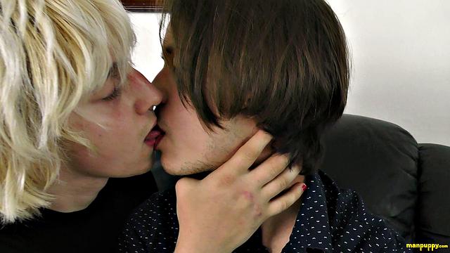 Passionate Gay Kisses 23 - Zeke Wolf, Elis Ataxxx