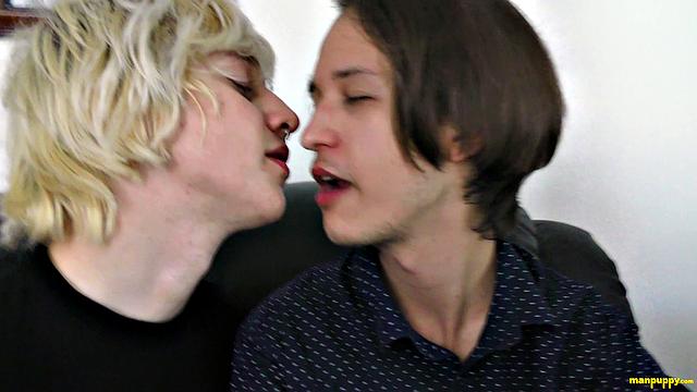 Passionate Gay Kisses 23 - Zeke Wolf, Elis Ataxxx