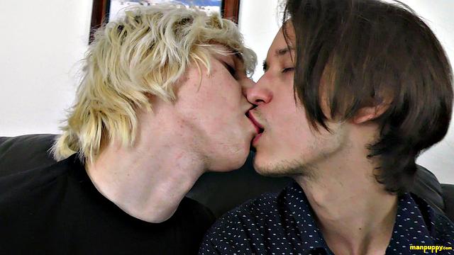 Passionate Gay Kisses 23 - Zeke Wolf, Elis Ataxxx