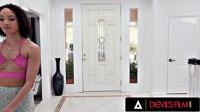 Teen Girl Alexis Tae Gets Her Pretty Ass Pounded By Employee